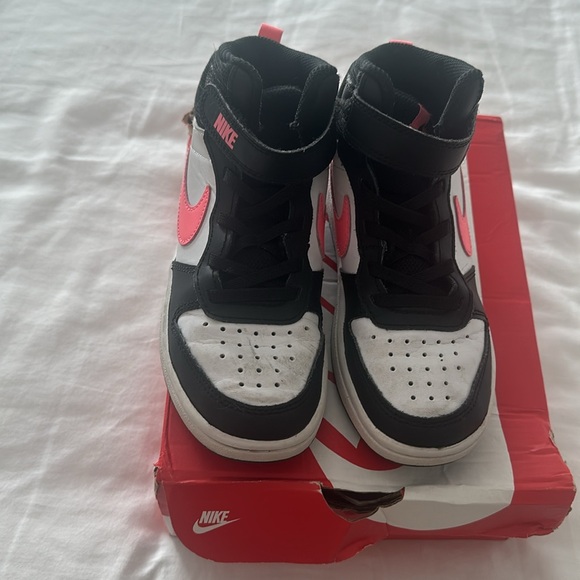 Nike size 13 pink and black court borough mid - Picture 3 of 4